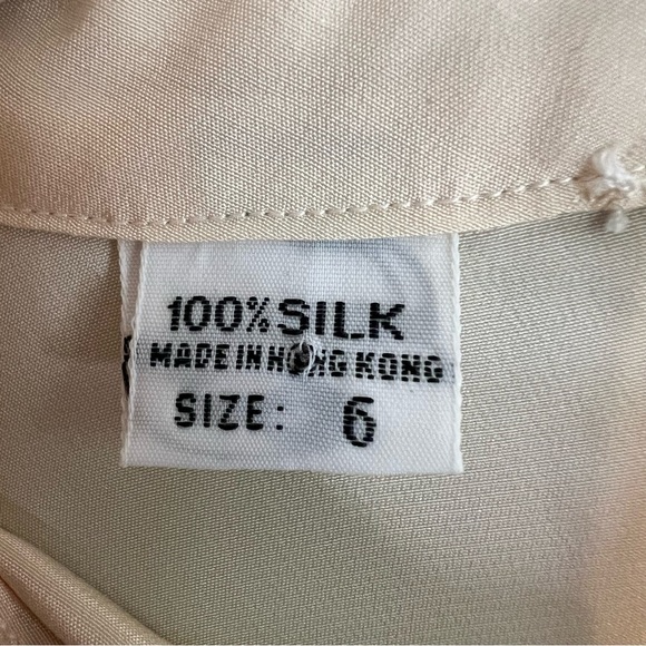 Women's 100% Silk Side Button on Sleeve Shirt Ruffle Romantic Flowy Sz 6 Preppy - Picture 7 of 9